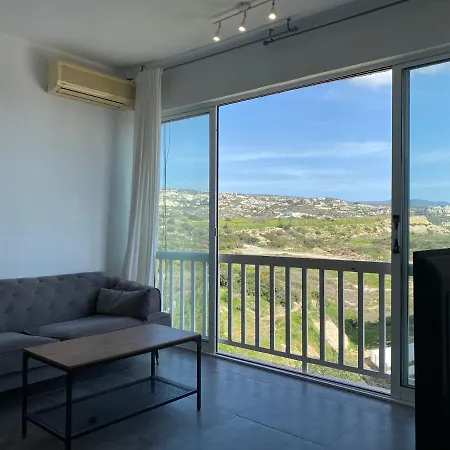 Renovated 1 Bedroom Flat 200M From Sea, Sea View Apartman *