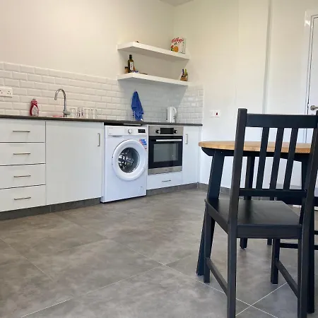 Renovated 1 Bedroom Flat 200M From Sea, Sea View