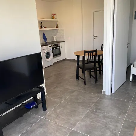 Renovated 1 Bedroom Flat 200M From Sea, Sea View