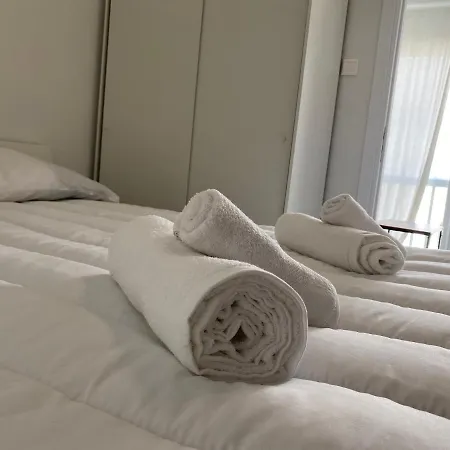 Renovated 1 Bedroom Flat 200M From Sea, Sea View Apartman