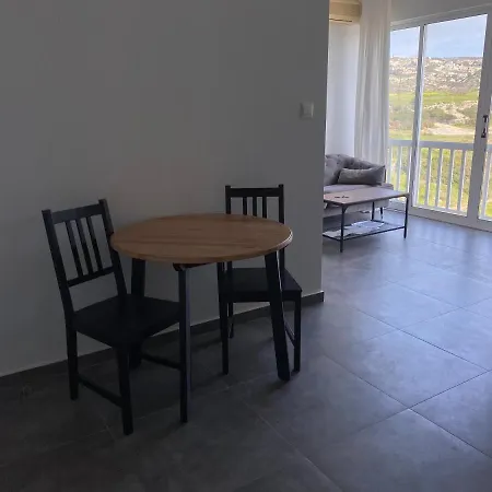 Apartman Renovated 1 Bedroom Flat 200M From Sea, Sea View